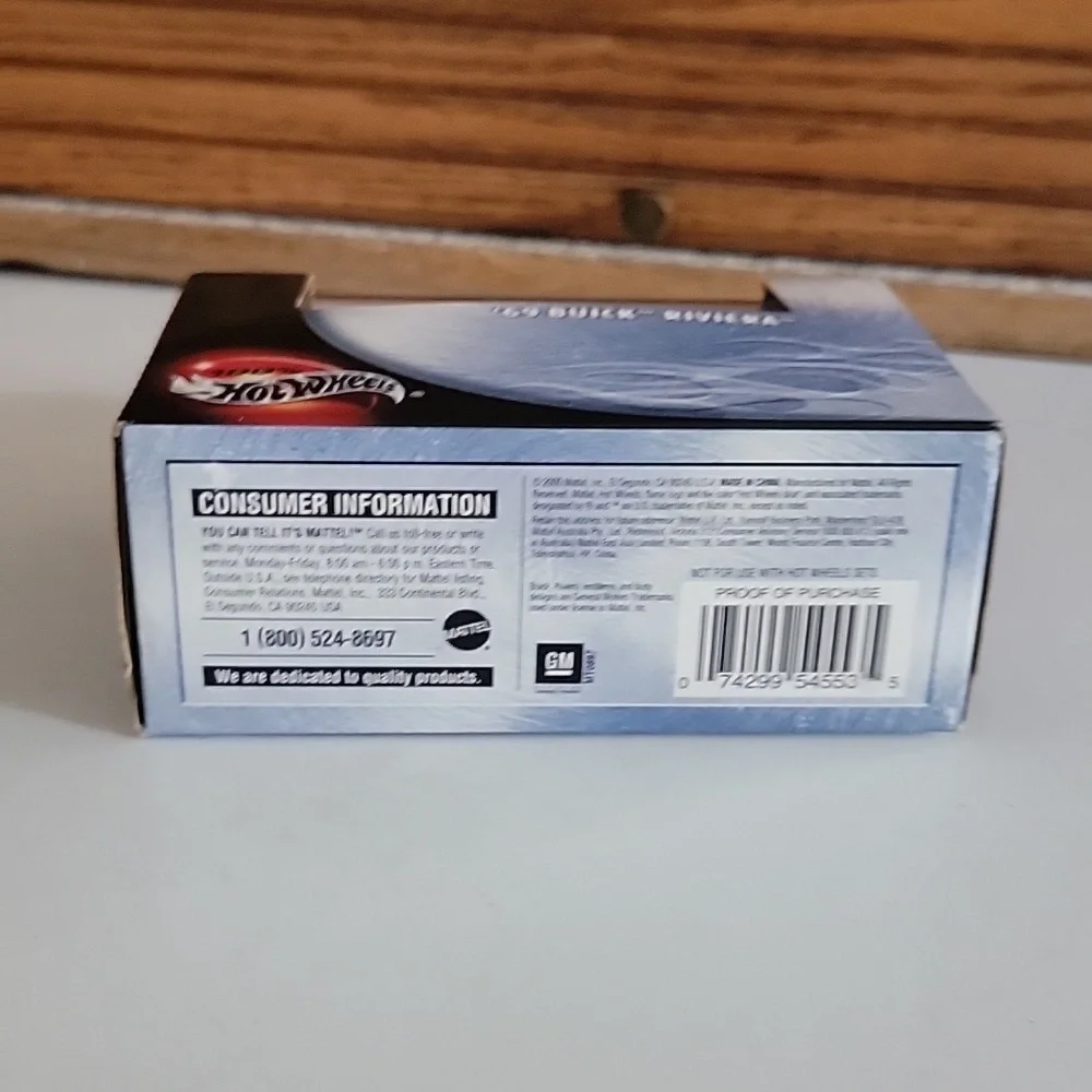 HOT WHEELS 69 BUICK RIVIERA COLLECTIBLE CAR BOXED 2000